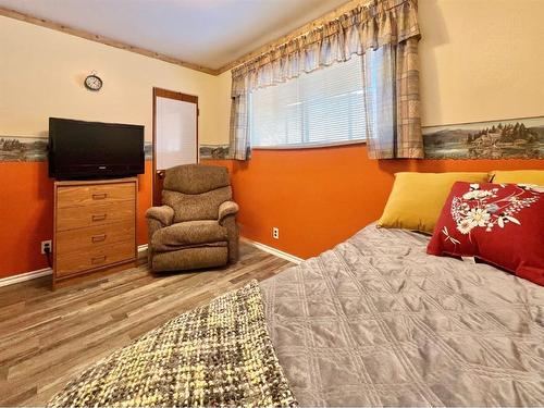 8809 99 Street, Grande Prairie, AB - Indoor Photo Showing Bedroom