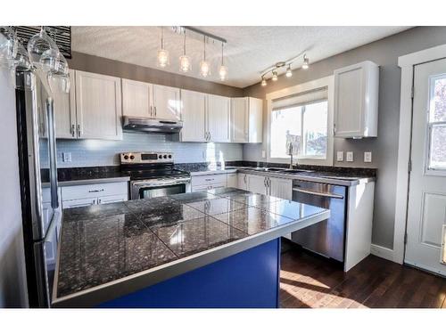 9035 67 Avenue, Grande Prairie, AB - Indoor Photo Showing Kitchen