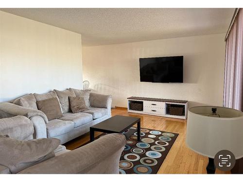 11313 106 Avenue, Fairview, AB - Indoor Photo Showing Living Room