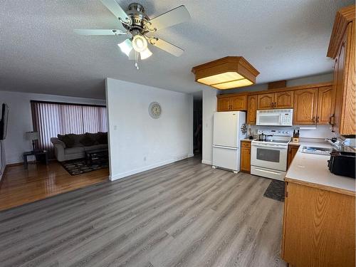 11313 106 Avenue, Fairview, AB - Indoor Photo Showing Kitchen