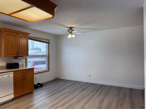 11313 106 Avenue, Fairview, AB - Indoor Photo Showing Kitchen