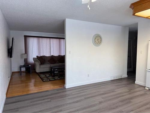 11313 106 Avenue, Fairview, AB - Indoor