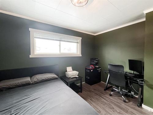 7 1 Avenue Se, Falher, AB - Indoor Photo Showing Bedroom