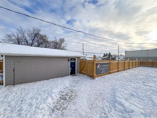 7 1 Avenue Se, Falher, AB - Outdoor