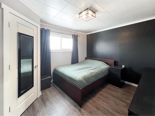 7 1 Avenue Se, Falher, AB - Indoor Photo Showing Bedroom