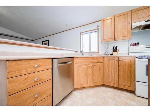 55046 725 Township, Rural Grande Prairie No. 1, County Of, AB - Indoor Photo Showing Kitchen