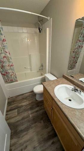 10354 70 Avenue, Grande Prairie, AB - Indoor Photo Showing Bathroom