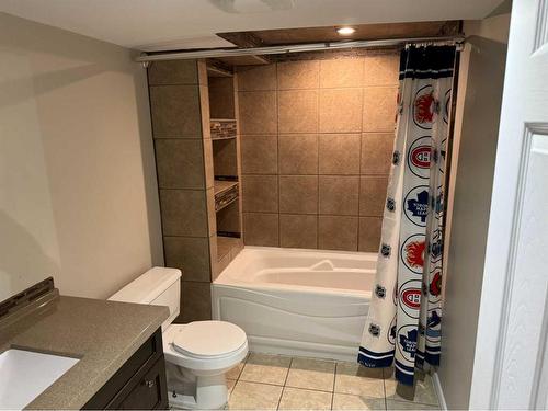 10354 70 Avenue, Grande Prairie, AB - Indoor Photo Showing Bathroom