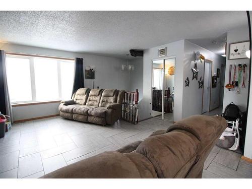 4801 47 Street, Fort Vermilion, AB - Indoor Photo Showing Living Room