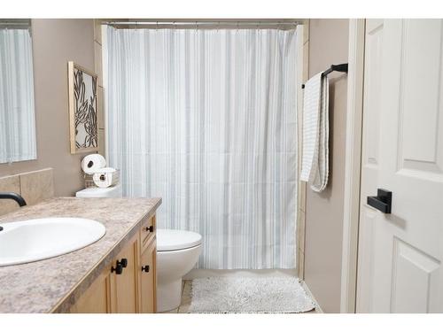 231-10150 121 Avenue, Grande Prairie, AB - Indoor Photo Showing Bathroom