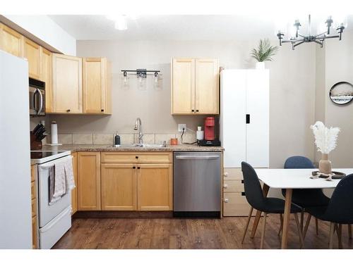 231-10150 121 Avenue, Grande Prairie, AB - Indoor Photo Showing Kitchen With Double Sink