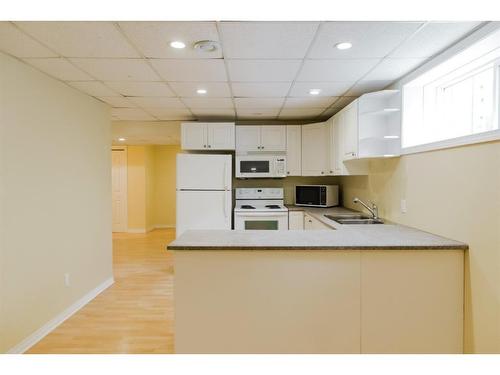 42 Pinnacle Street, Grande Prairie, AB - Indoor Photo Showing Kitchen With Double Sink