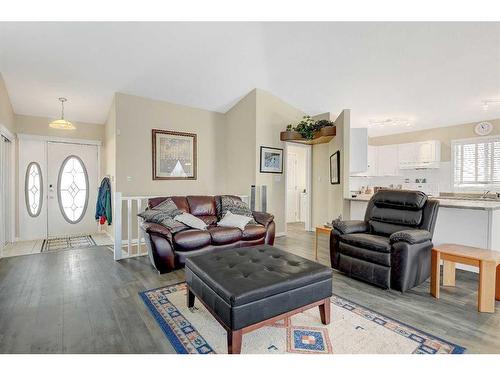 12309 Crystal Lake Drive, Grande Prairie, AB - Indoor Photo Showing Living Room