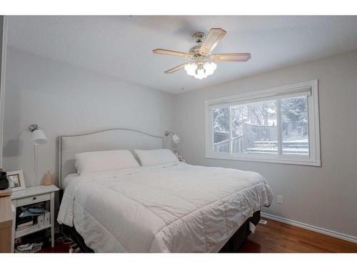 11513-103 Street, Peace River, AB - Indoor Photo Showing Bedroom