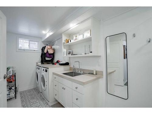 11513-103 Street, Peace River, AB - Indoor Photo Showing Laundry Room