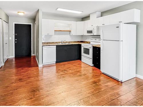 401-12015 Royal Oaks Drive, Grande Prairie, AB - Indoor Photo Showing Kitchen With Double Sink