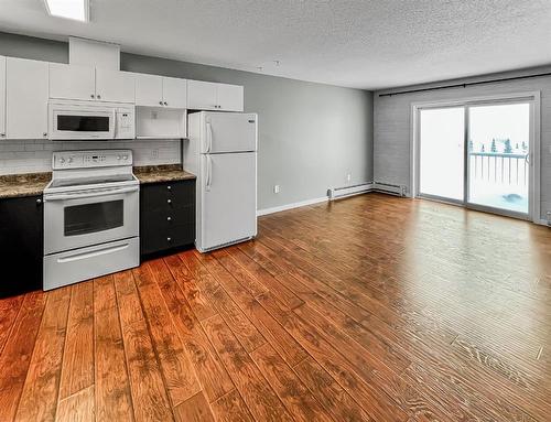 401-12015 Royal Oaks Drive, Grande Prairie, AB - Indoor Photo Showing Kitchen