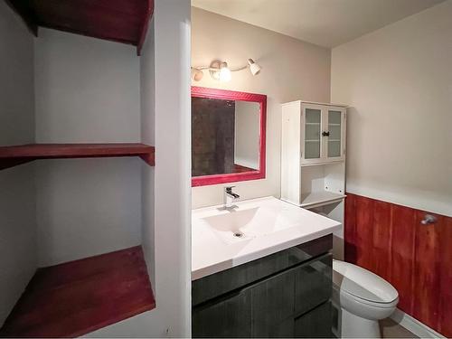 4945 60 Avenue, High Prairie, AB - Indoor Photo Showing Bathroom