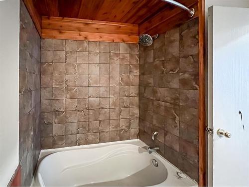 4945 60 Avenue, High Prairie, AB - Indoor Photo Showing Bathroom