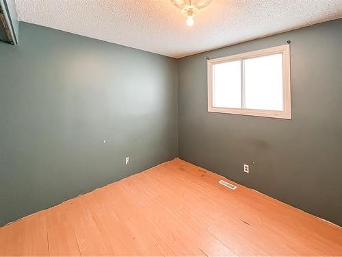 4945 60 Avenue, High Prairie, AB - Indoor Photo Showing Other Room