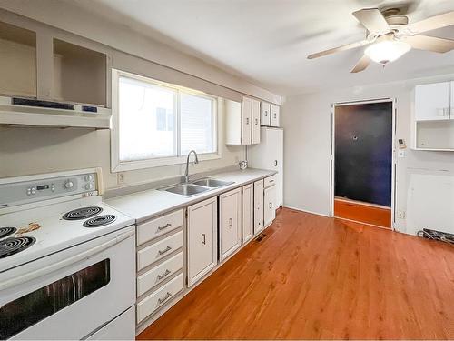 4945 60 Avenue, High Prairie, AB - Indoor Photo Showing Kitchen With Double Sink