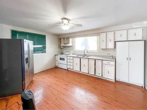 4945 60 Avenue, High Prairie, AB - Indoor Photo Showing Kitchen With Double Sink