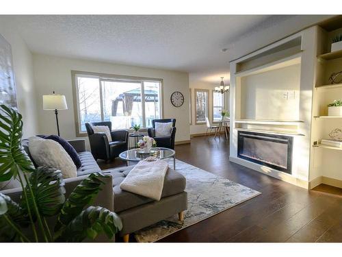 11105 60 Avenue, Grande Prairie, AB - Indoor Photo Showing Living Room