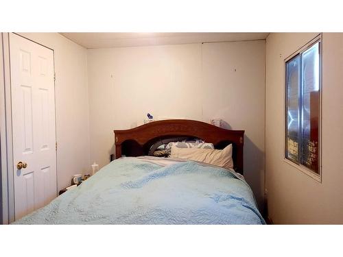 9908 94 Avenue, Wembley, AB - Indoor Photo Showing Bedroom