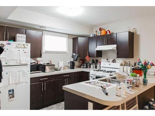 9713 112 Avenue, Clairmont, AB - Indoor Photo Showing Kitchen