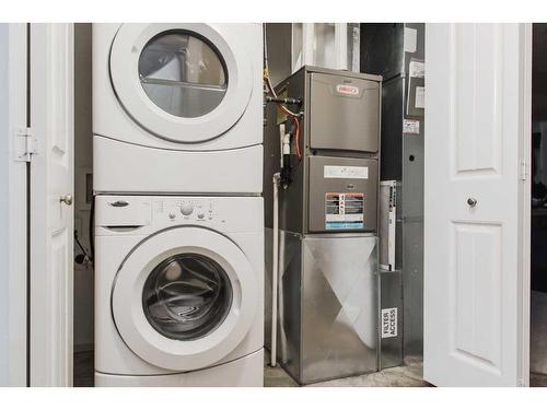 9713 112 Avenue, Clairmont, AB - Indoor Photo Showing Laundry Room