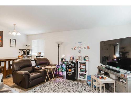 9713 112 Avenue, Clairmont, AB - Indoor Photo Showing Living Room