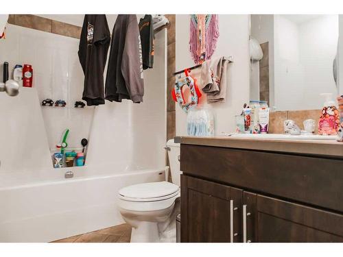 9713 112 Avenue, Clairmont, AB - Indoor Photo Showing Bathroom