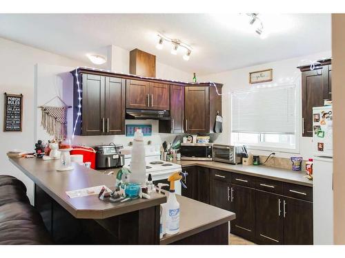 9713 112 Avenue, Clairmont, AB - Indoor Photo Showing Kitchen