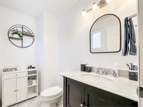 9209 101 Avenue, Sexsmith, AB - Indoor Photo Showing Bathroom