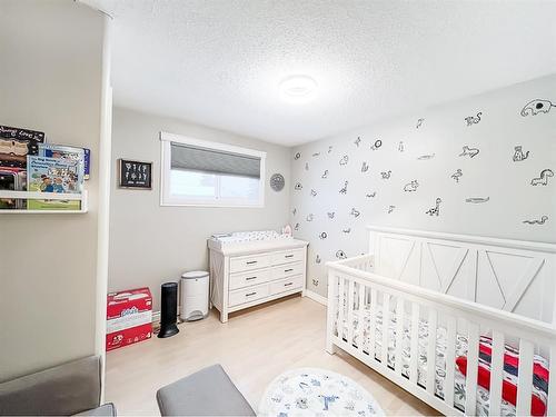 9209 101 Avenue, Sexsmith, AB - Indoor Photo Showing Bedroom