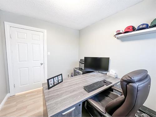 9209 101 Avenue, Sexsmith, AB - Indoor Photo Showing Office