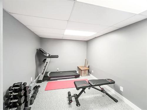 9209 101 Avenue, Sexsmith, AB - Indoor Photo Showing Gym Room