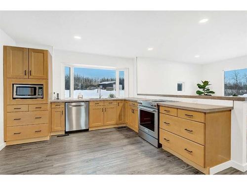 725043 Rr54, Rural Grande Prairie No. 1, County Of, AB - Indoor Photo Showing Kitchen