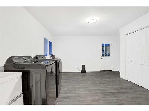 725043 Rr54, Rural Grande Prairie No. 1, County Of, AB - Indoor Photo Showing Laundry Room