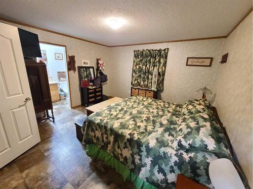 5533 And 5531 51 Street, Berwyn, AB - Indoor Photo Showing Bedroom