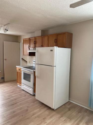 10805 102 Avenue, Fairview, AB - Indoor Photo Showing Kitchen