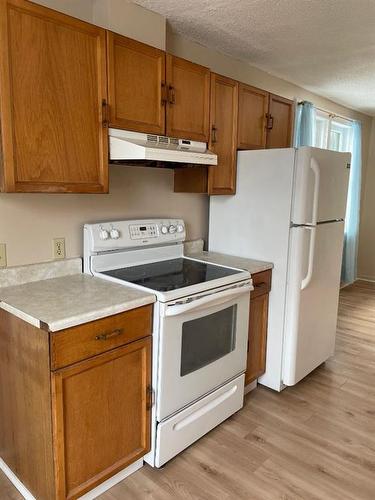 10805 102 Avenue, Fairview, AB - Indoor Photo Showing Kitchen