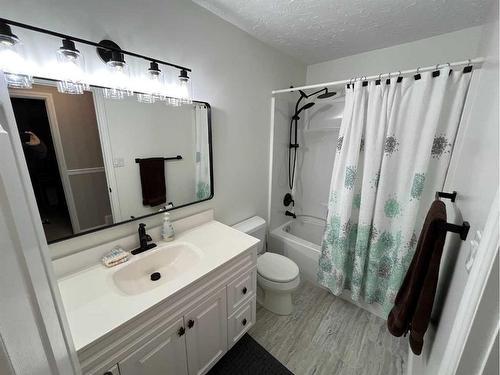 7909 94 Street, Peace River, AB - Indoor Photo Showing Bathroom