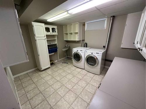 7909 94 Street, Peace River, AB - Indoor Photo Showing Laundry Room