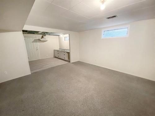 9814 104 Avenue, Grande Prairie, AB - Indoor Photo Showing Other Room