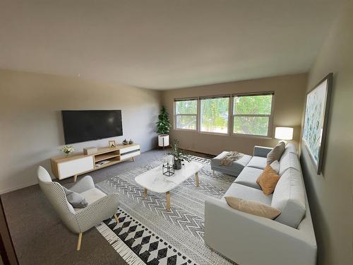 9814 104 Avenue, Grande Prairie, AB - Indoor Photo Showing Living Room