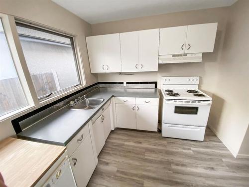 9814 104 Avenue, Grande Prairie, AB - Indoor Photo Showing Kitchen With Double Sink