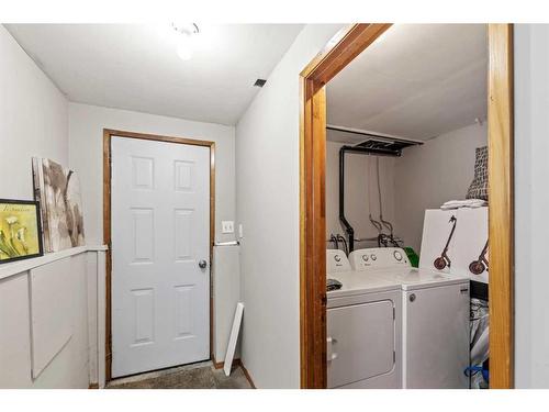 7702 Poplar Drive, Grande Prairie, AB - Indoor Photo Showing Laundry Room