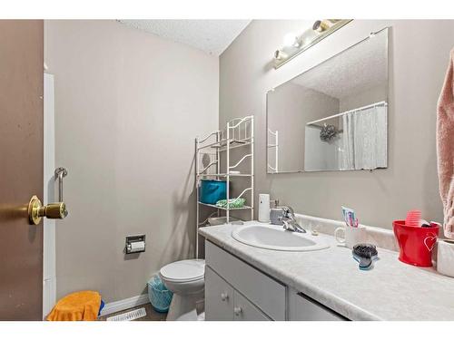 7702 Poplar Drive, Grande Prairie, AB - Indoor Photo Showing Bathroom