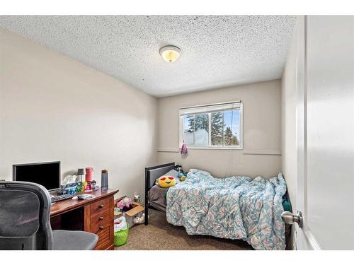 7702 Poplar Drive, Grande Prairie, AB - Indoor Photo Showing Bedroom